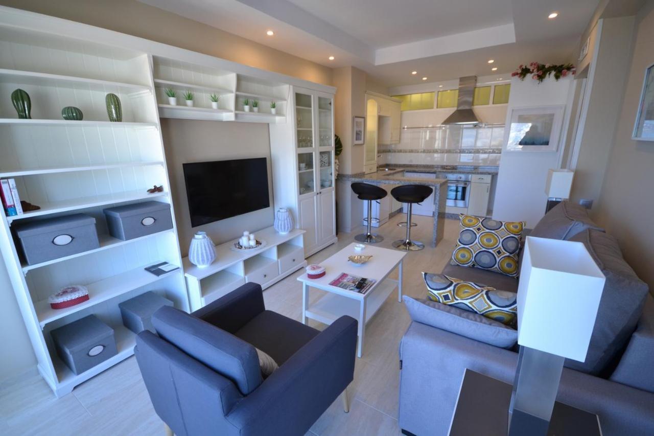 Fuengirola. Bonito Apartamento En Paseo Maritimo. Espectaculares Vistas Al Mar. Primera Linea Экстерьер фото